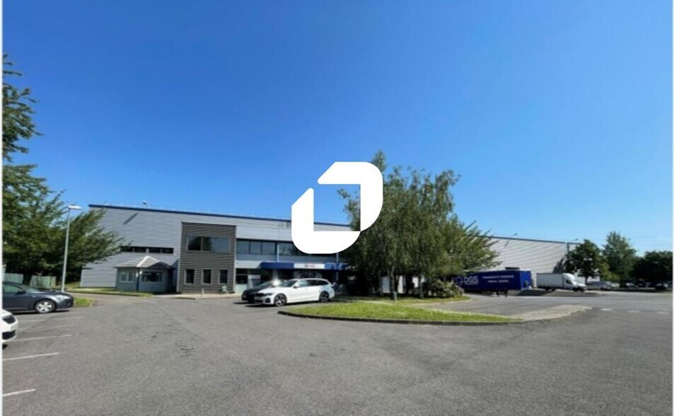 9 Rue Des Pyrénées, Lisses à louer - Photo de l’immeuble – Image 1 sur 8