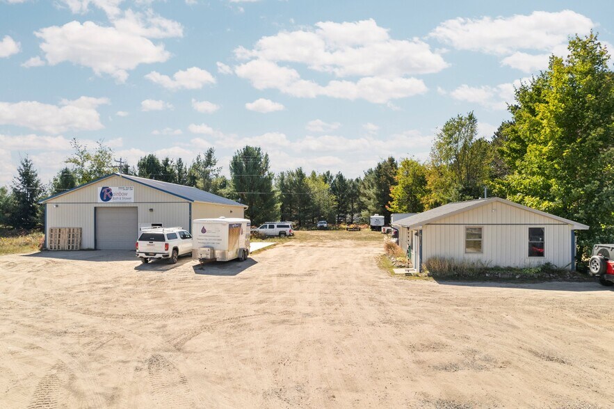 4107 Manor Wood Dr S, Traverse City, MI à vendre - Photo de l’immeuble – Image 2 sur 39
