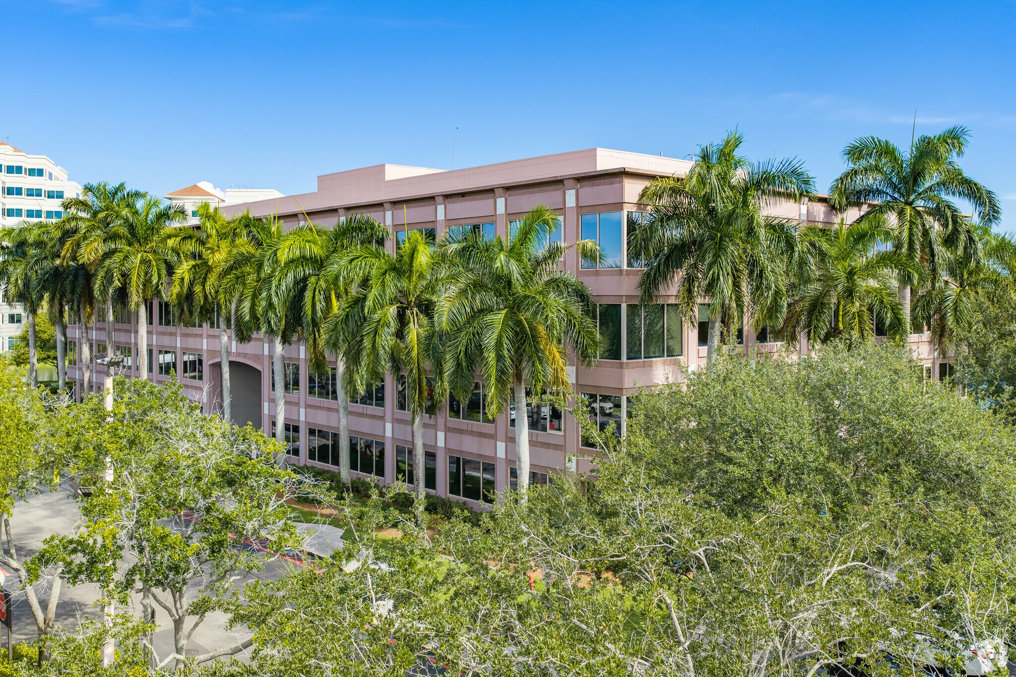 8201 Peters Rd, Plantation, FL à louer Photo de l’immeuble– Image 1 sur 14