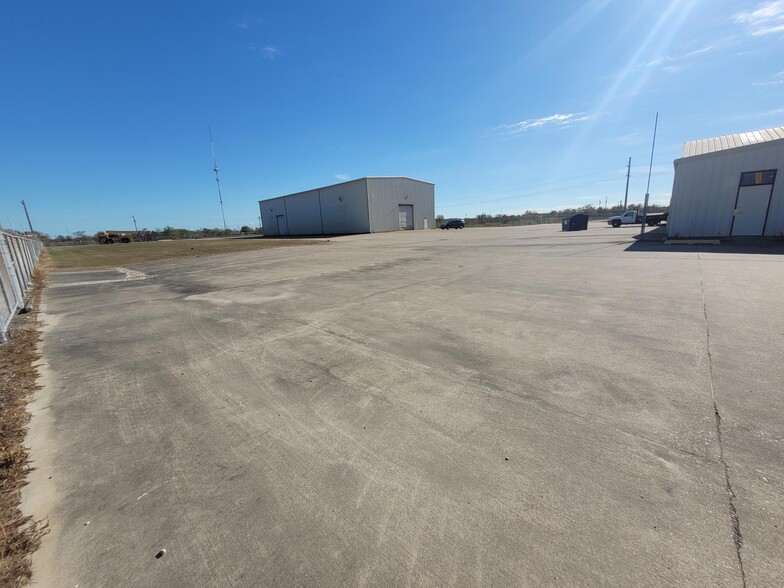 5245 Phillips St, Texas City, TX à louer - Photo de l’immeuble – Image 3 sur 23