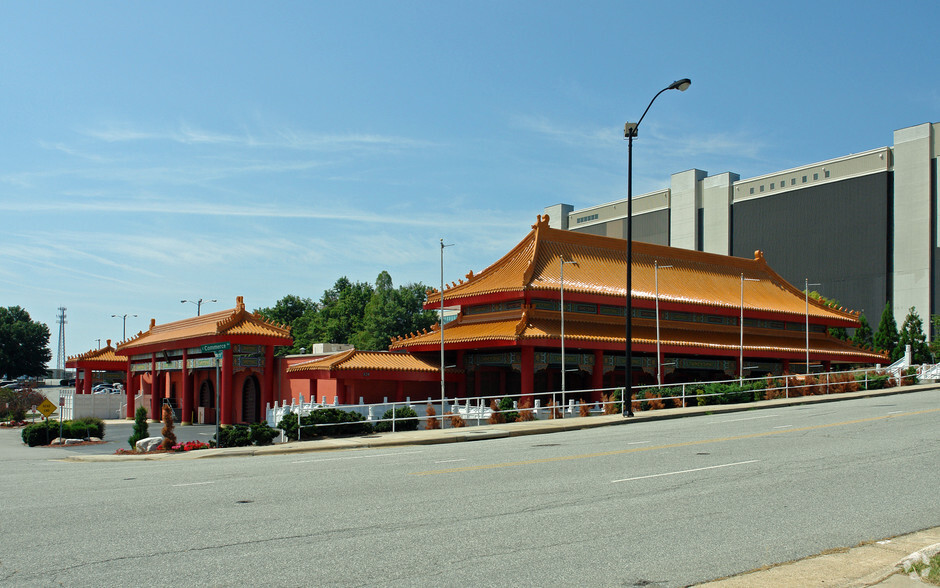 320 E Commerce Ave, High Point, NC à vendre - Photo de l’immeuble – Image 2 sur 2