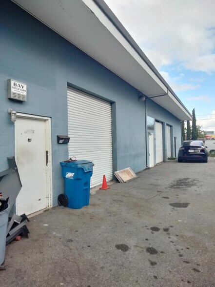 344 Berkshire Ave, Redwood City, CA à louer - Photo de l’immeuble – Image 3 sur 6