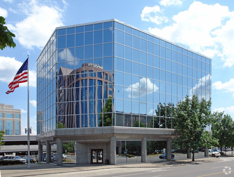 307 Clinton Ave W, Huntsville, AL à louer - Photo de l’immeuble – Image 1 sur 2