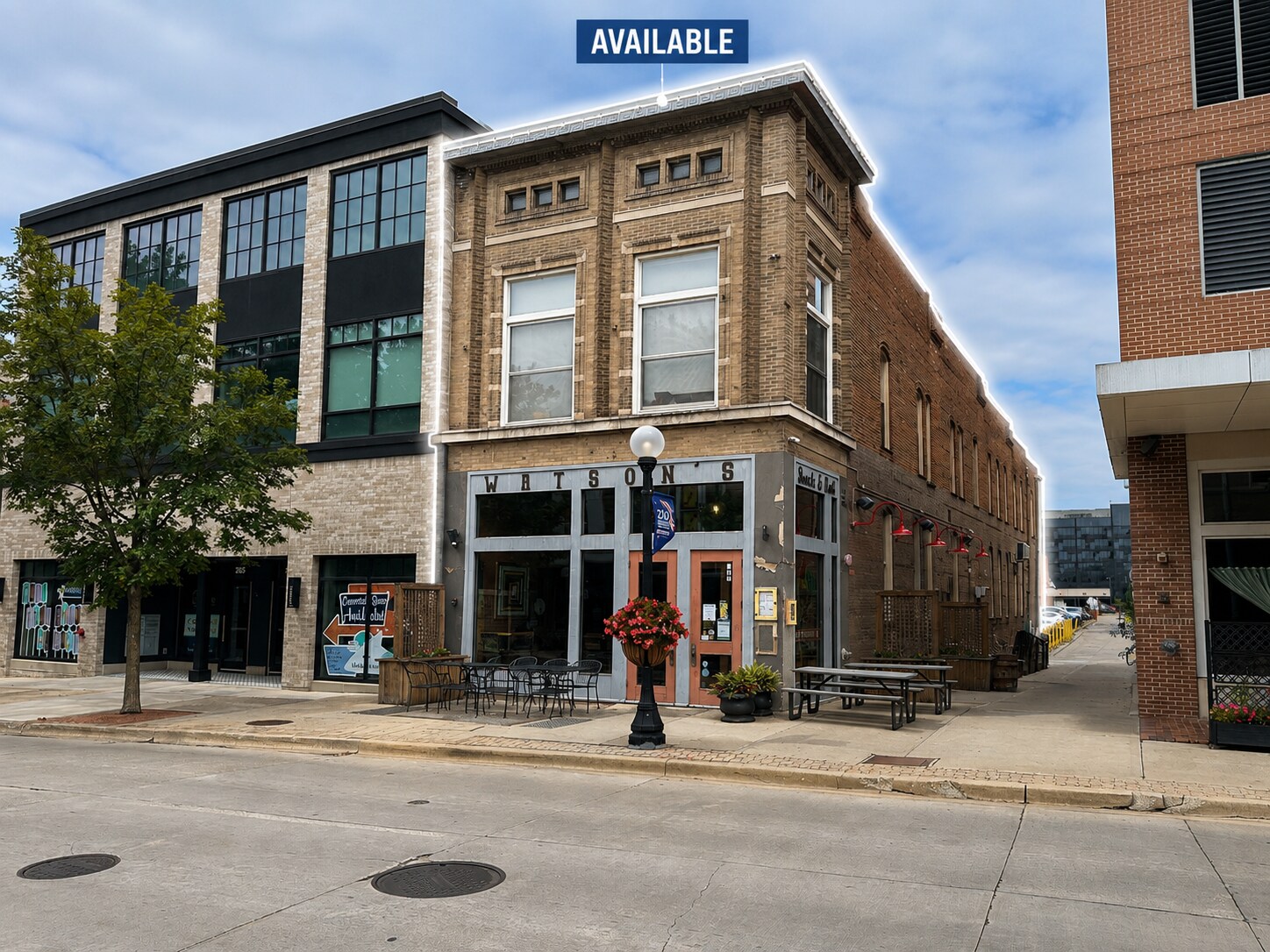 211 N Neil St, Champaign, IL à louer Photo principale– Image 1 sur 5