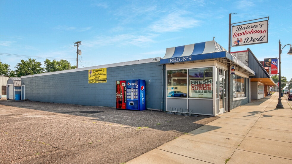 909 W Main St, Cameron, WI à vendre - Photo de l’immeuble – Image 2 sur 35