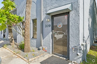 11999 N 49th St, Clearwater, FL à louer Photo de l’immeuble– Image 1 sur 8