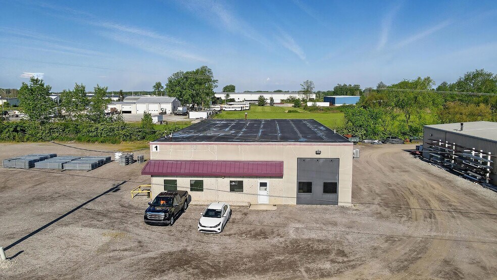 1359 E Hanthorn Rd, Lima, OH à louer - Photo de l’immeuble – Image 1 sur 17