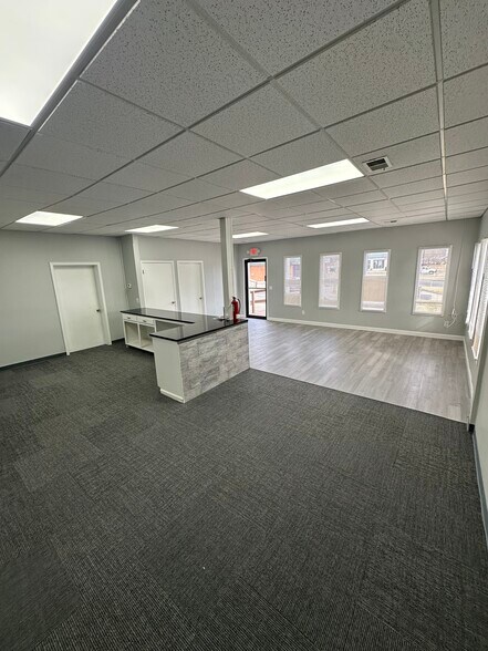 415 S Kansas Ave, Olathe, KS à vendre - Photo de l’immeuble – Image 3 sur 18