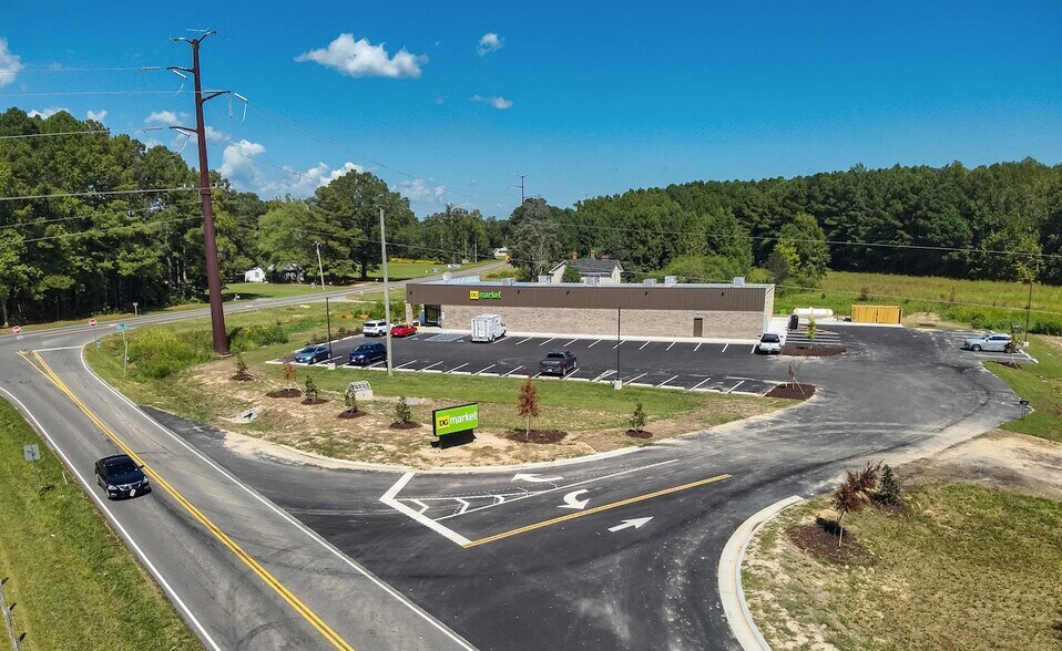 2022 Greys Point Rd, Topping, VA à vendre - Photo de l’immeuble – Image 3 sur 5