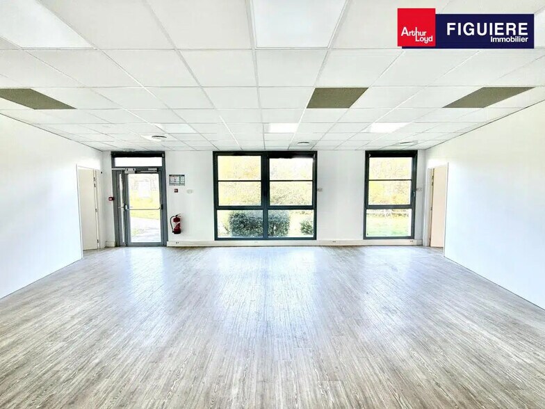 1330 Avenue Jean-René Guillibert Gautier De La Lauzière, Aix-en-Provence à louer - Photo de l’immeuble – Image 1 sur 9