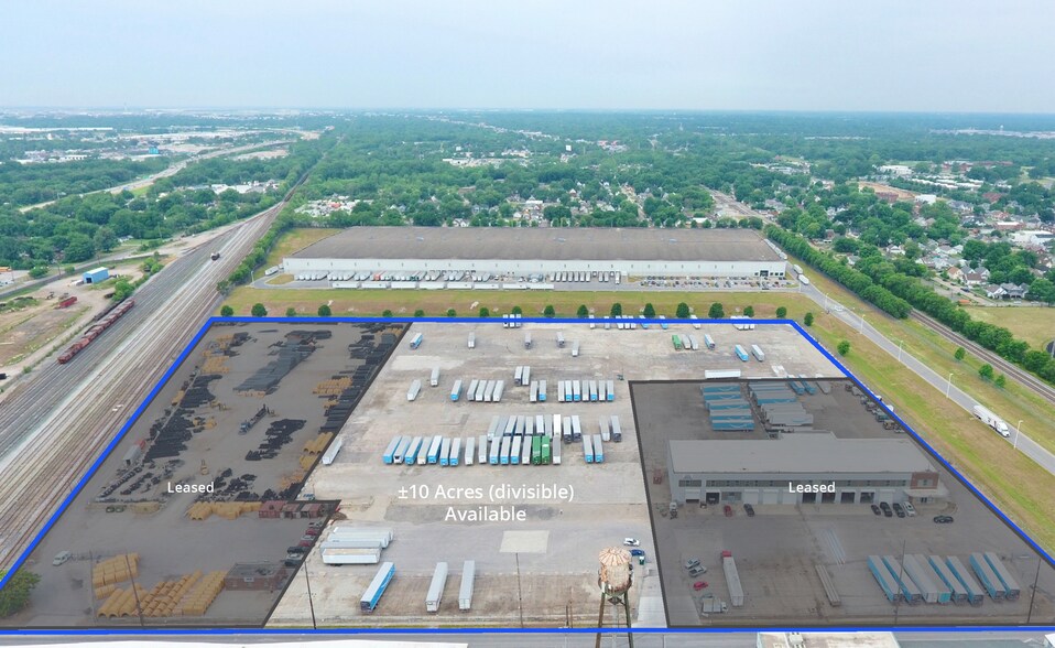 220 S Belmont Ave, Indianapolis, IN à louer - Aérien – Image 1 sur 2