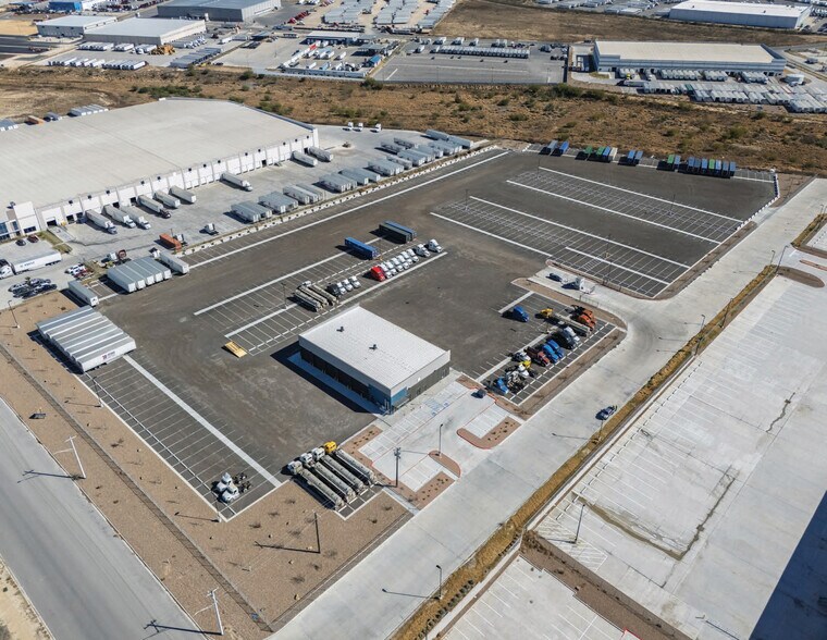 1203 Reuthinger Pky, Laredo, TX à louer - Photo principale – Image 1 sur 4