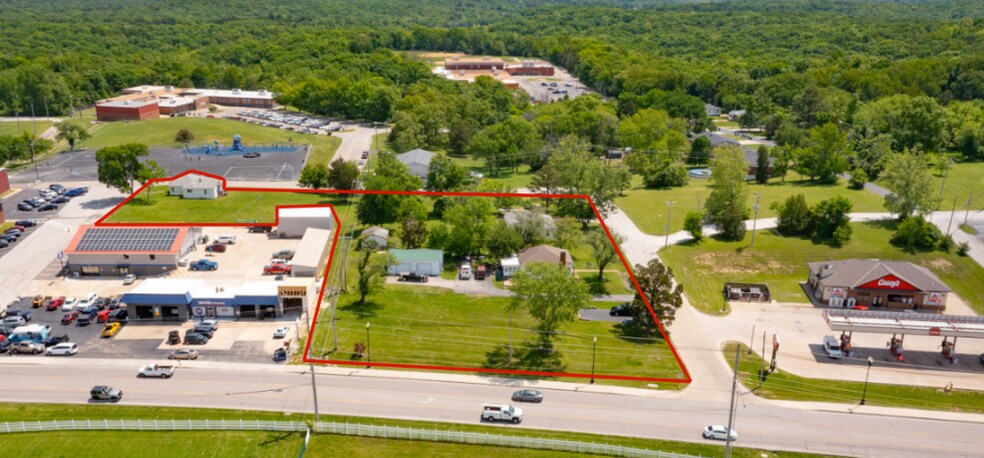 Hi Crest St, Hillsboro, MO à vendre - Photo principale – Image 1 sur 2
