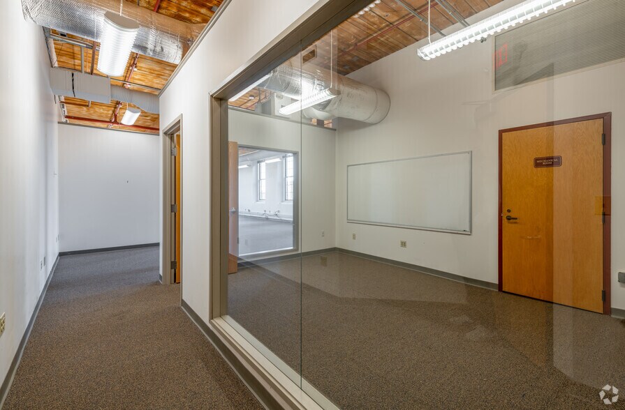 175 Cabot St, Lowell, MA à louer - Numérisation 3D Matterport – Image 3 sur 25
