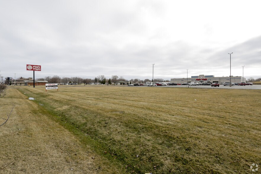507 E Murdock Ave, Oshkosh, WI à vendre - Photo principale – Image 1 sur 1