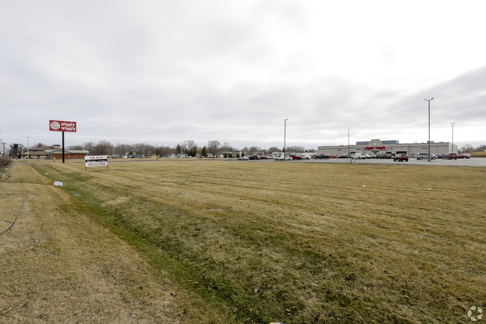 507 E Murdock Ave, Oshkosh, WI à vendre Photo principale– Image 1 sur 2