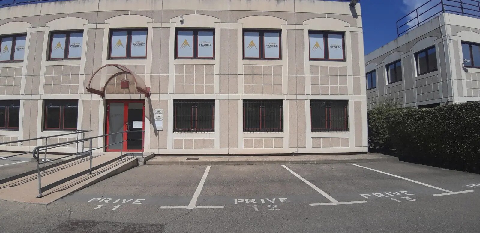 Bureau dans Aubagne à louer Photo de l’immeuble– Image 1 sur 15