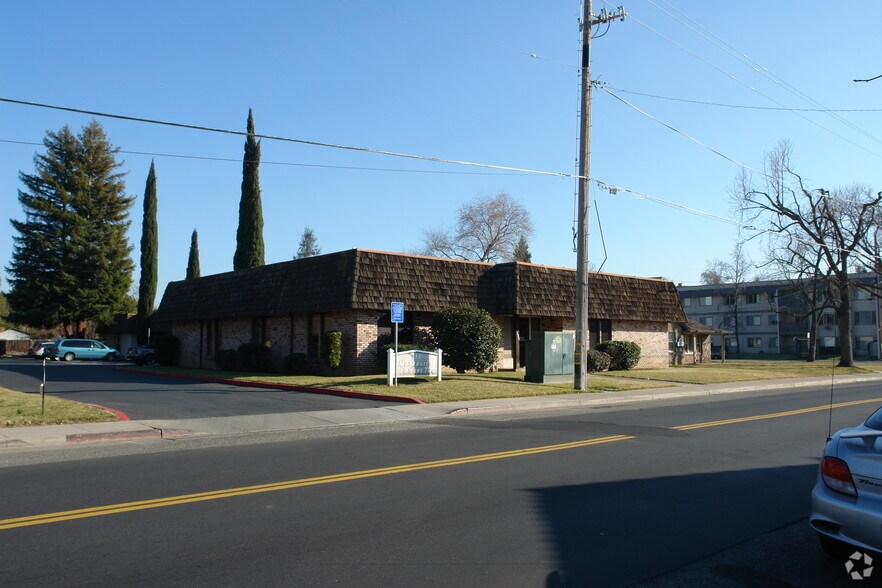 580 Manzanita Ct, Chico, CA à louer - Photo principale – Image 1 sur 43