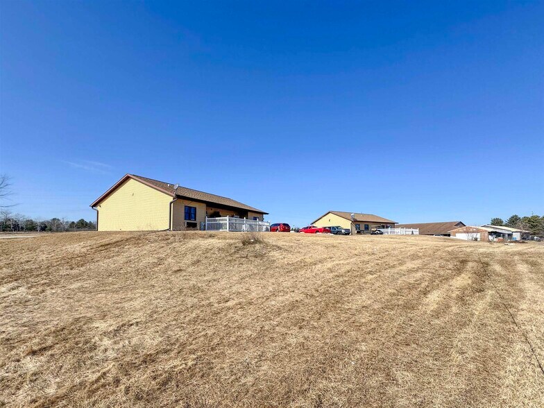 W7840 Airport Rd, Crivitz, WI à vendre - Photo de l’immeuble – Image 2 sur 11