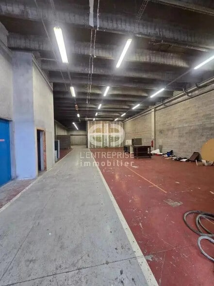 Industriel/Logistique dans Vallauris à louer - Photo de l’immeuble – Image 3 sur 4