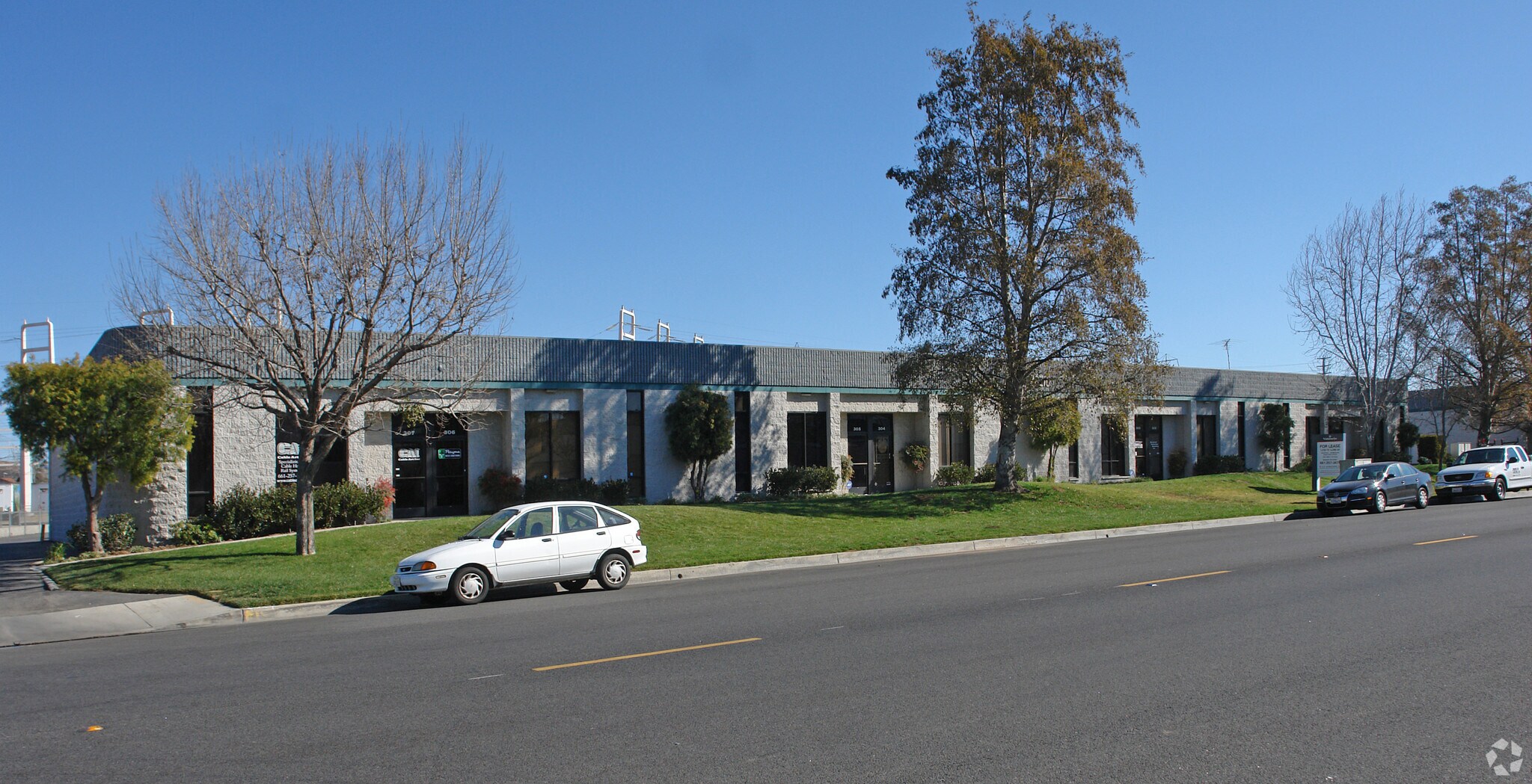28170 Avenue Crocker, Valencia, CA à louer Photo principale– Image 1 sur 8