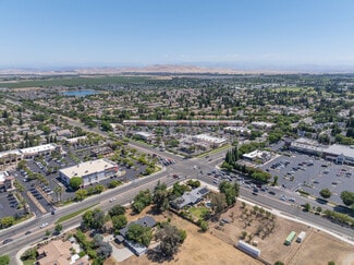 Plus de détails pour Parkway Trails Shopping Center – Local commercial à vendre, Clovis, CA