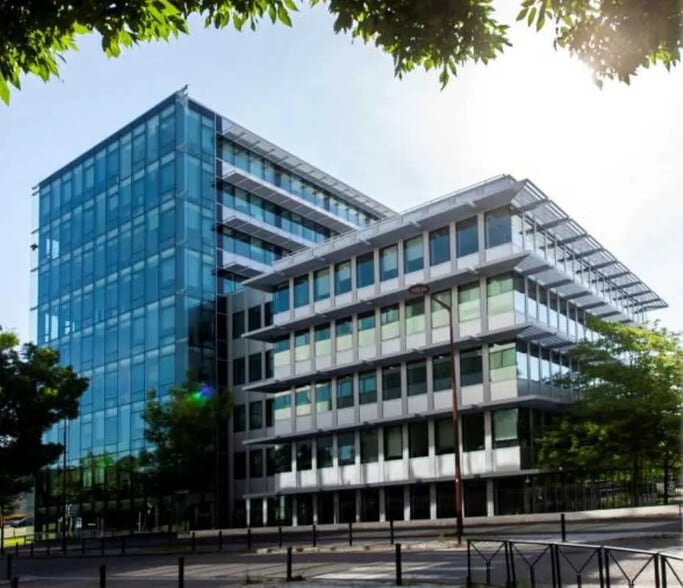 7 Avenue San Fernando, Montigny-le-Bretonneux à louer - Photo de l’immeuble – Image 1 sur 7