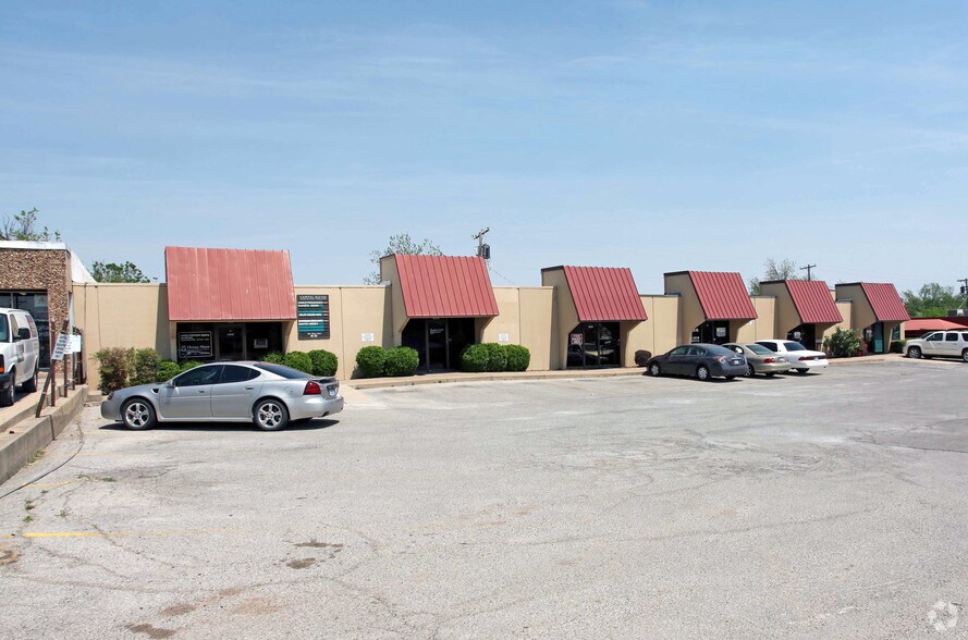 1509-1511 W Gore Blvd, Lawton, OK à louer - Photo principale – Image 1 sur 23