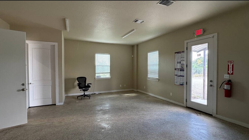 7412-7420 Buttrum Way, New Braunfels, TX à louer - Photo intérieure – Image 3 sur 11