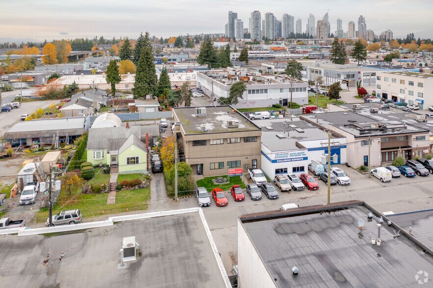 7123 Curragh Av, Burnaby, BC à louer - Photo de l’immeuble – Image 2 sur 13