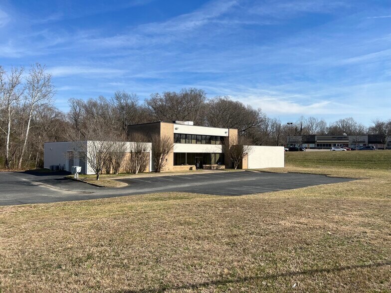 181 Kings Hwy, Fredericksburg, VA à louer - Photo de l’immeuble – Image 2 sur 10
