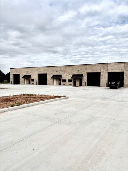 1621 Morgan Rd, Yukon, OK à louer - Photo principale – Image 1 sur 1
