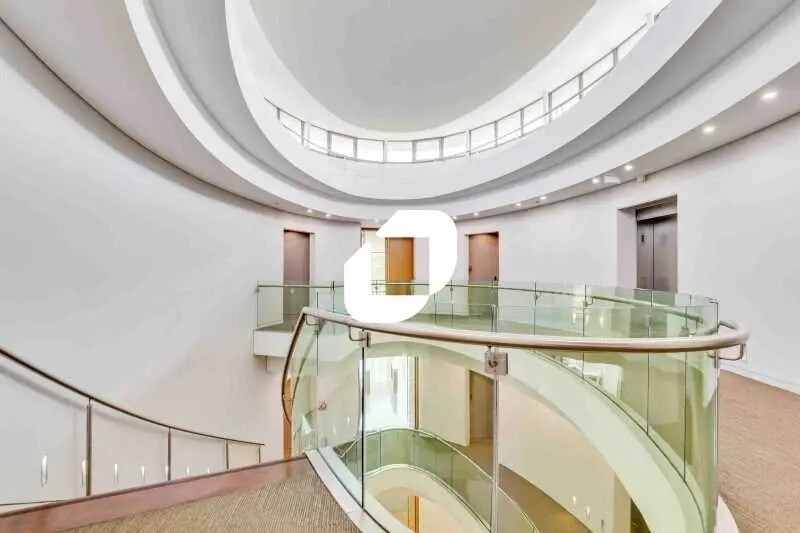 Bureau dans Roissy-en-France à louer - Photo de l’immeuble – Image 1 sur 5