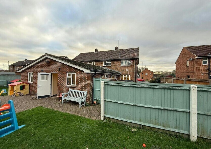198-200 Dunsbury Way, Havant à vendre - Photo de l’immeuble – Image 2 sur 7