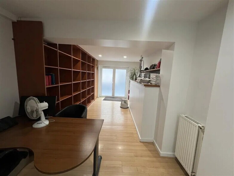 Local commercial dans Paris à louer - Photo de l’immeuble – Image 3 sur 7