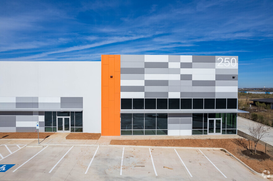 250 Gateway, Kyle, TX à louer - Photo de l’immeuble – Image 3 sur 4