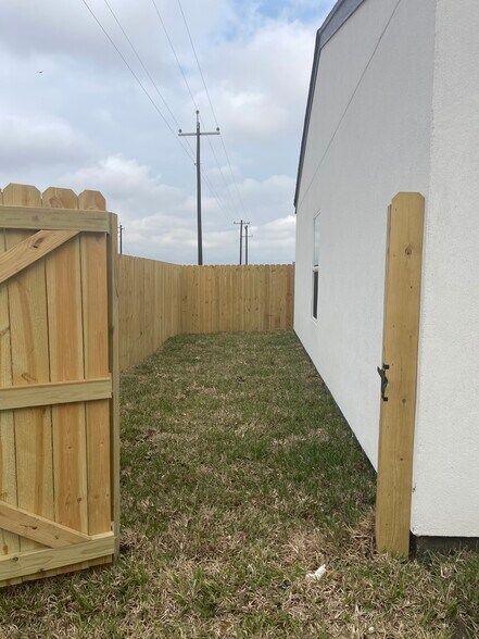 509 Sparrow Road, Weslaco, TX à vendre - Photo de l’immeuble – Image 3 sur 18