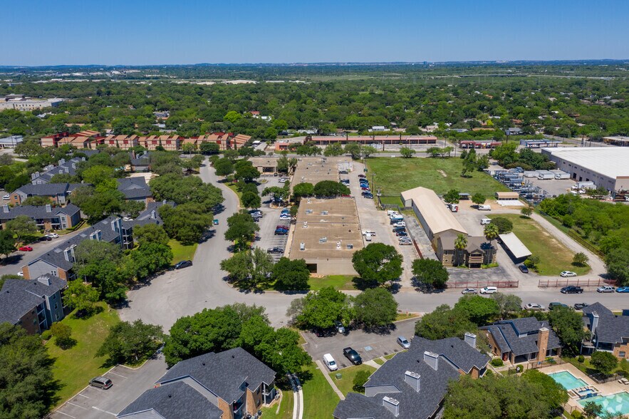 3300 Nacogdoches Rd, San Antonio, TX à louer - Aérien – Image 2 sur 5