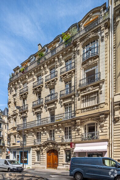 4 Rue Gustave Flaubert, Paris à louer - Photo de l’immeuble – Image 2 sur 2