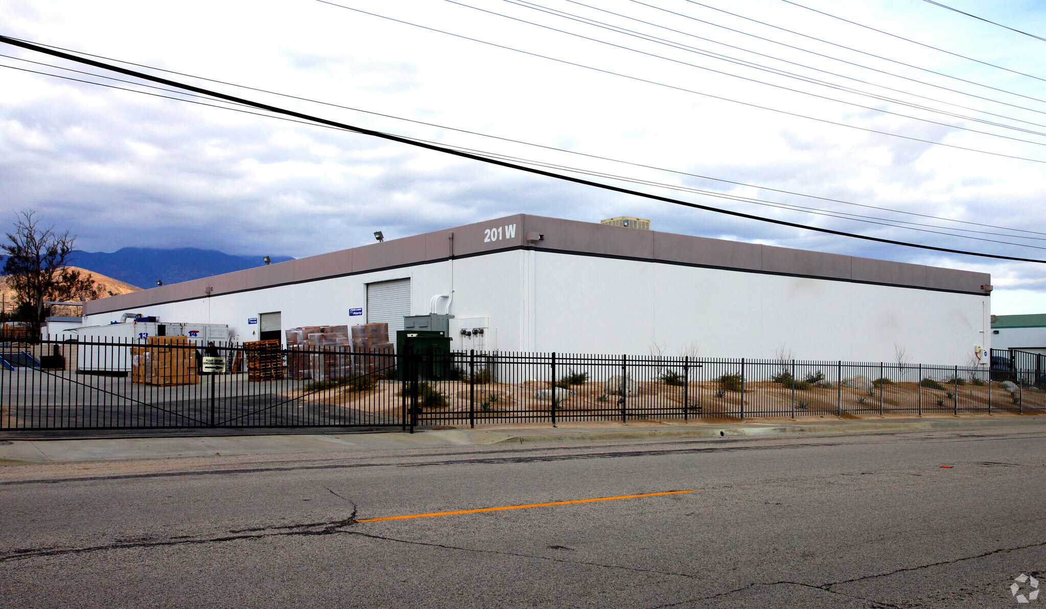 161 W Lincoln St, Banning, CA à louer Photo principale– Image 1 sur 3