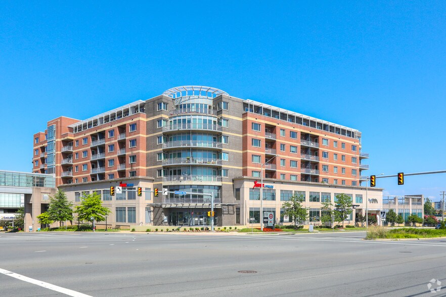 8191 Strawberry Ln, Falls Church, VA à louer - Photo de l’immeuble – Image 3 sur 7