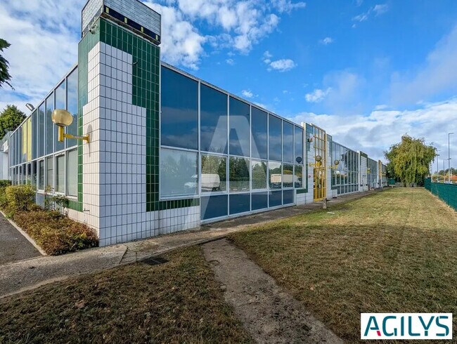 Plus de détails pour Local d'activités à louer