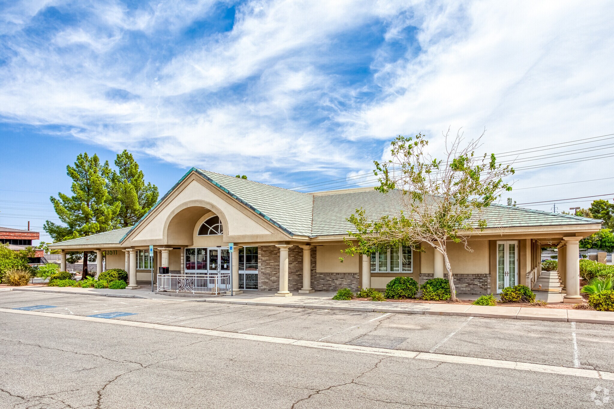 3511 E Harmon Ave, Las Vegas, NV à vendre Photo principale– Image 1 sur 10