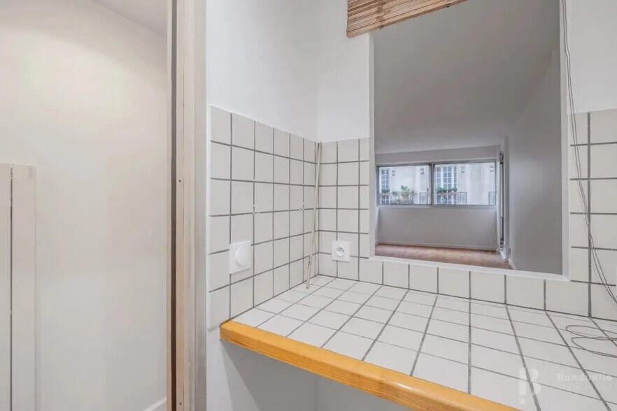 9 Rue Du Delta, Paris à vendre - Photo de l’immeuble – Image 3 sur 7