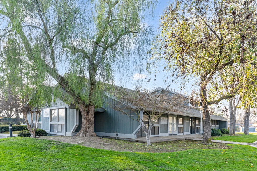 3183 Collins Dr, Merced, CA à vendre - Photo principale – Image 1 sur 12