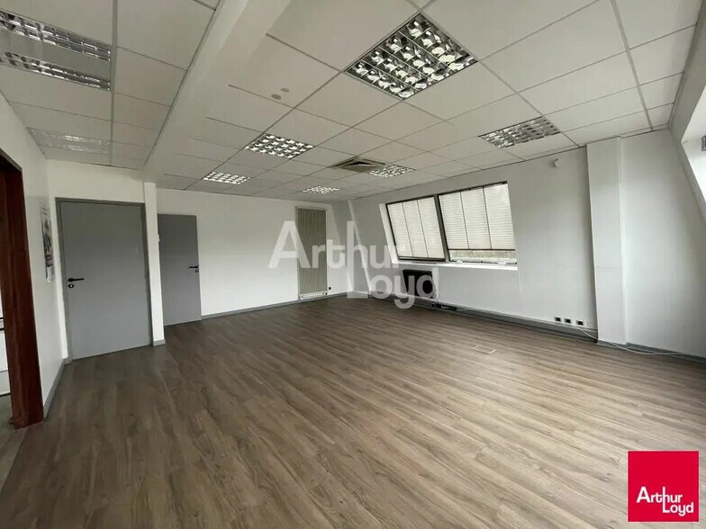 Local d’activités dans Beaucouzé à louer - Photo intérieure – Image 1 sur 3