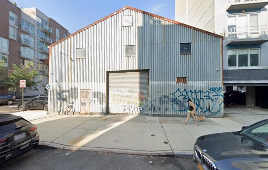 405 Leonard St, Brooklyn, NY à vendre - Photo de l’immeuble – Image 2 sur 4
