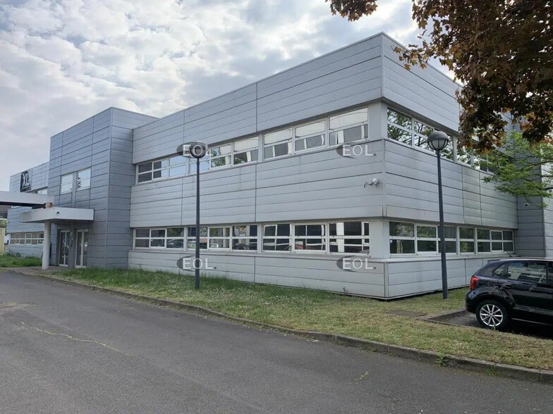 Local d’activités dans Poissy à louer - Photo de l’immeuble – Image 3 sur 6