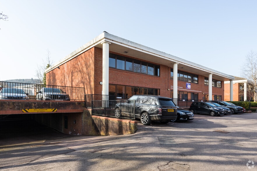 Station Rd, Dorking à louer - Photo principale – Image 1 sur 10