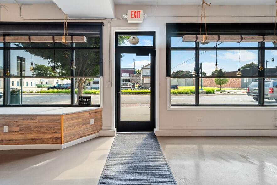 214 Broadway St, Marine City, MI à vendre - Photo de l’immeuble – Image 3 sur 66